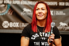 LR_SHOBOX-WEIGH IN-CRIS CYBORG-TRAPPFOTOS-08032017-9149